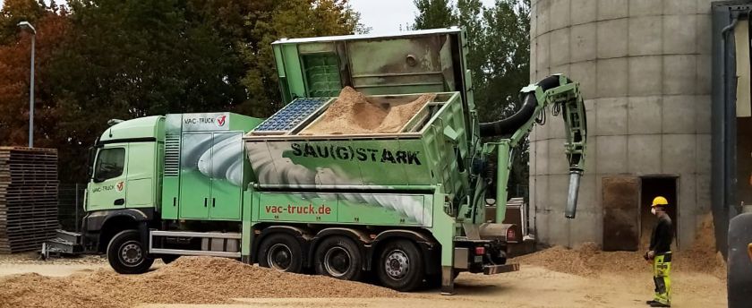 Kanalreinigung und Rohrreinigung Regenstauf - Saugarbeiten